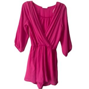 DAINTY HOOLIGAN • 💕 Hot Pink V-Neck 3/4 Sleeve Romper • Size Small